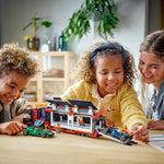 60445 F1 Transporter mit RB20 & AMR24 F1 Rennautos, Lego City, 1086 Teile, ab 8 Jahren