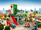 BRIO World - Parkhaus, Straßen & Schienen