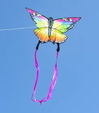 Drachen Butterfly Rainbow Kite 120x95 cm, Griff mit 25 m Schnur, ab 5 Jahren