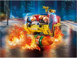 PLAYMOBIL City Action 70557 Feuerwehreinsatz mit Löschfahrzeug, Inkl. Licht- und Soundeffekt, Für Kinder von 4-10 Jahren